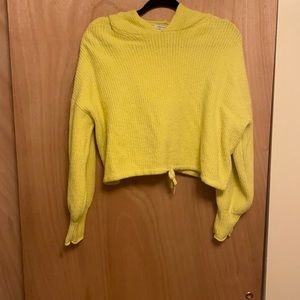 Cropped yellow sweatshirt